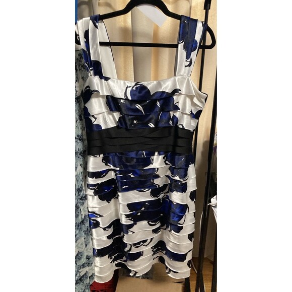 Jones New York Dresses & Skirts - Jones New York Women’s Size 14 Dress Sleeveless Layered ruffle Blue Black Floral